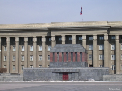 Mongolië - Sukhbatarplein met parlementsgebouw