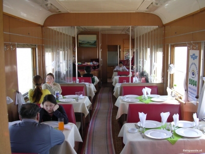 Mongolië - De luxe restauratiewagen van de Chinese trein