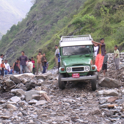 De overland naar Nepal -  Tatopani en naar Kathmandu...