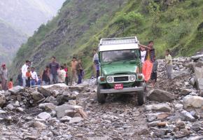 De overland naar Nepal -  Tatopani en naar Kathmandu...