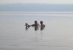Dode zee dobberen...