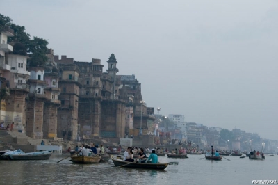 Varanasi, Op de Ganges