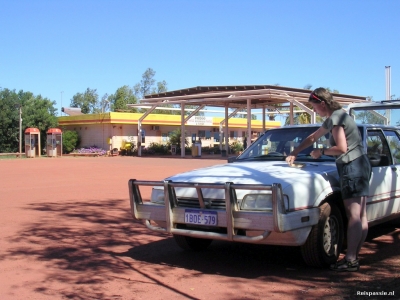 wa pardoo roadhouse verjaardagstaart op de motorkap 20161225 1468238941