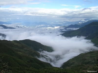 langtang trekking doorkijkje uitzicht bij mangengot 20160710 1059535622