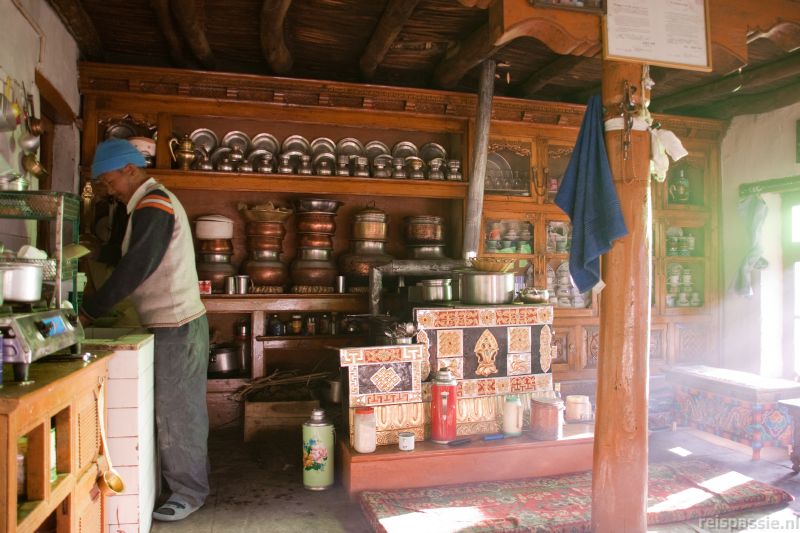 sham trekking keuken in guesthouse padma yangtang 20160124 1696312523