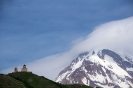 Kazbegi - Kerkje met Mt. Kazbek