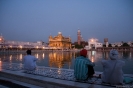 Amritsar, Golden Temple, bij het invallen van de duisternis.