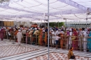 Amritsar, Golden Temple, wachten voor het heiligdom.