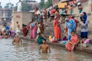 Varanasi, Baden bij de ghats