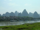 Yangshuo - Yangshui met het karstlandschap op de achtergrond