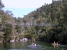 Abel Tasman NP - Hangbrug over de rivier