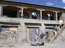 Lhasa naar Kathmandu - Bij het Grain guesthouse in Nagartse