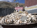 Lhasa naar Kathmandu<br />- Gebedsstenen bij<br />Sakya
