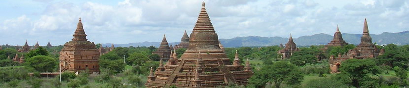 MYANMAR - Bagan, Tempelkomplex aan de oever van de Irrawaddy rivier